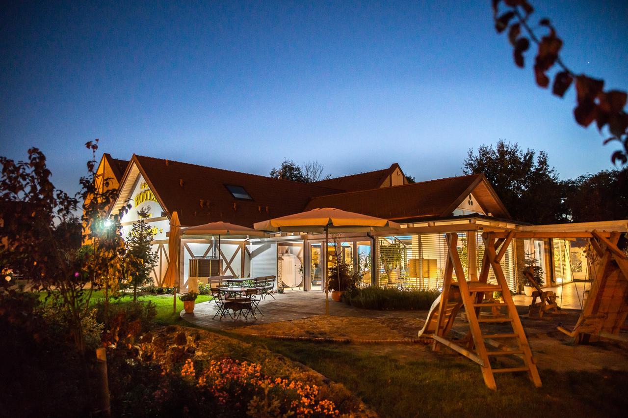 Hotel Legnicki & Restauracja Legnica Exterior photo